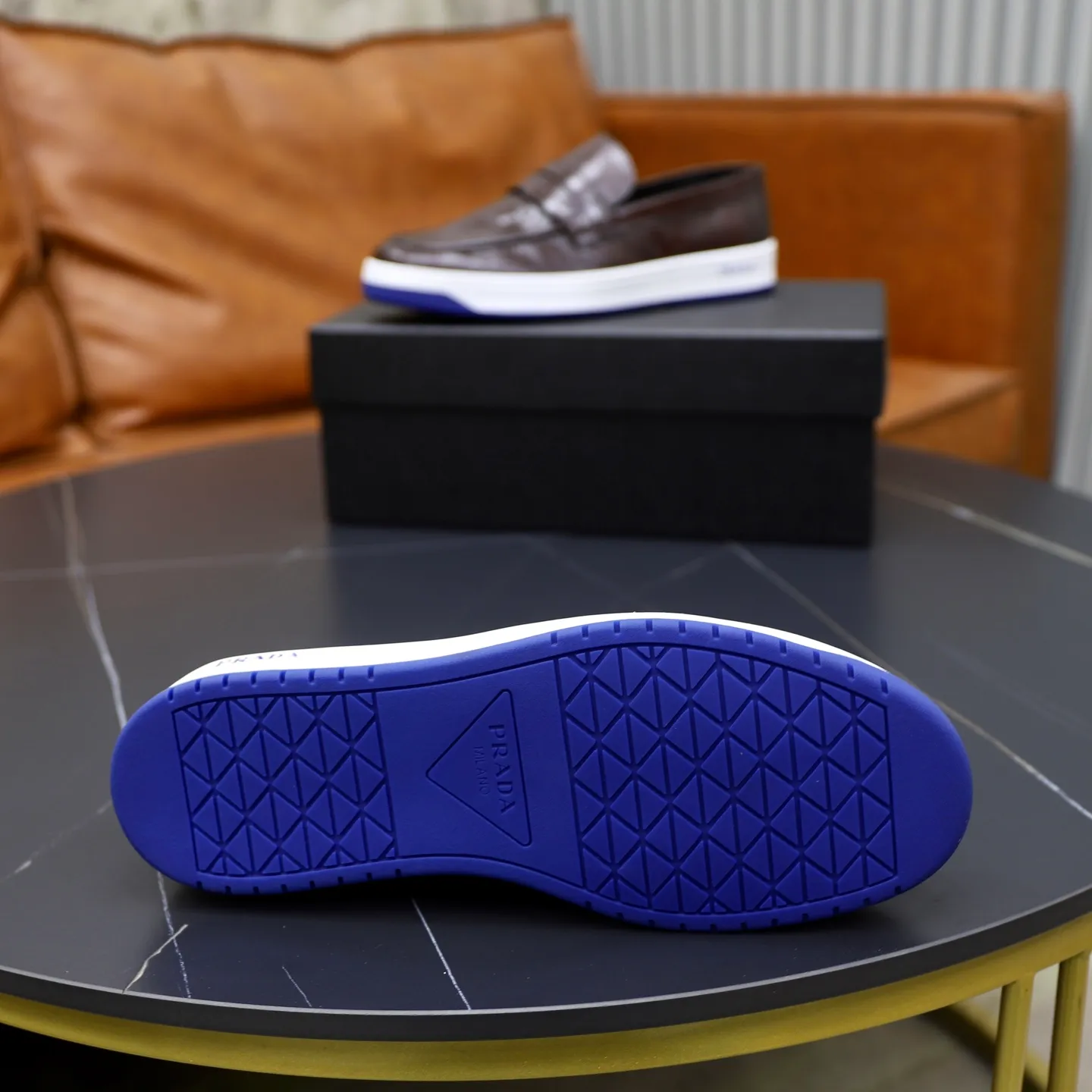 Factory price: 💰640 Prada classic men’s lace-up casual shoes | Imported cowhide upper | Upper stitching layered design, light and breathable | Soft and comfortable | Decorated with PRADA letters on the side | Distinctive sports style, showing the brand style | Lightweight concave and convex pattern rubber soles | Matched with cowhide foot pad lining | Excellent foot feel, fashionable and elegant | Size: 38-44 (45 customized)